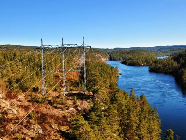 Elektrisitet rundt halve jordas omkrets