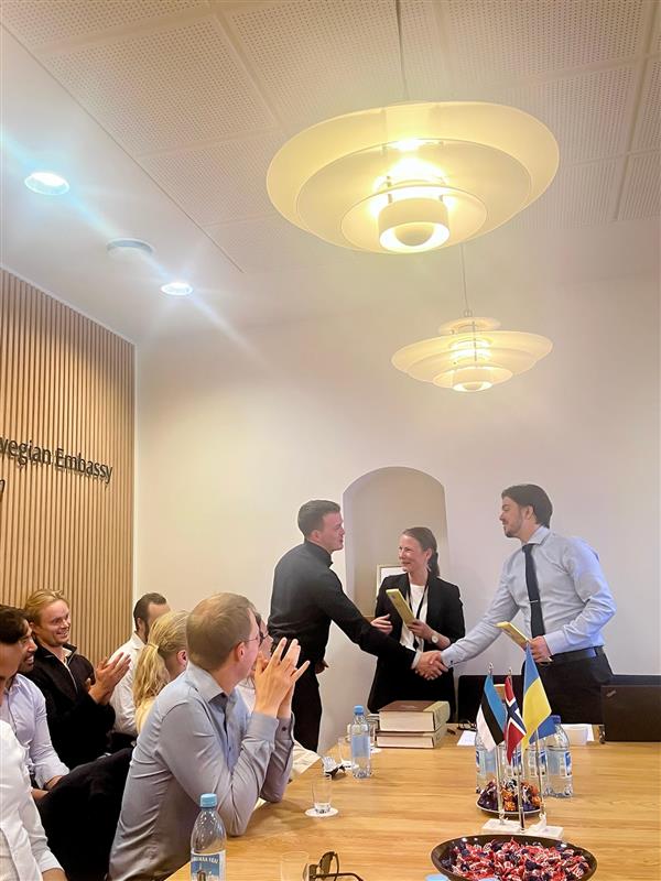 besøk hos ambassaden